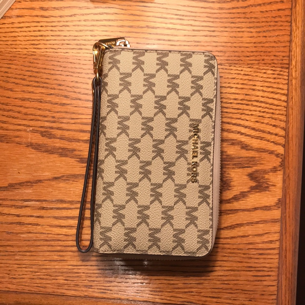 Michael Kors Wallet cream color